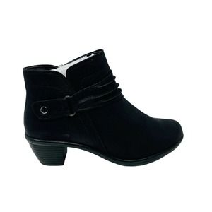 Never been worn- New Easy Street Womans Damita Black Ankle Boots 7.5 Comfort NIB